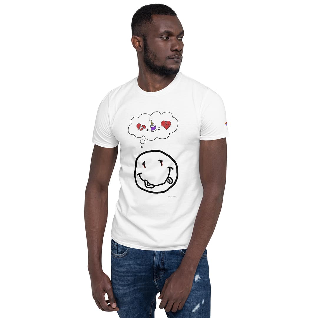 Black man in a white daddy grunge cartoon shirt with the altered Nirvana smiley and the thought bubble with the glued together heart pieces as a motive.
