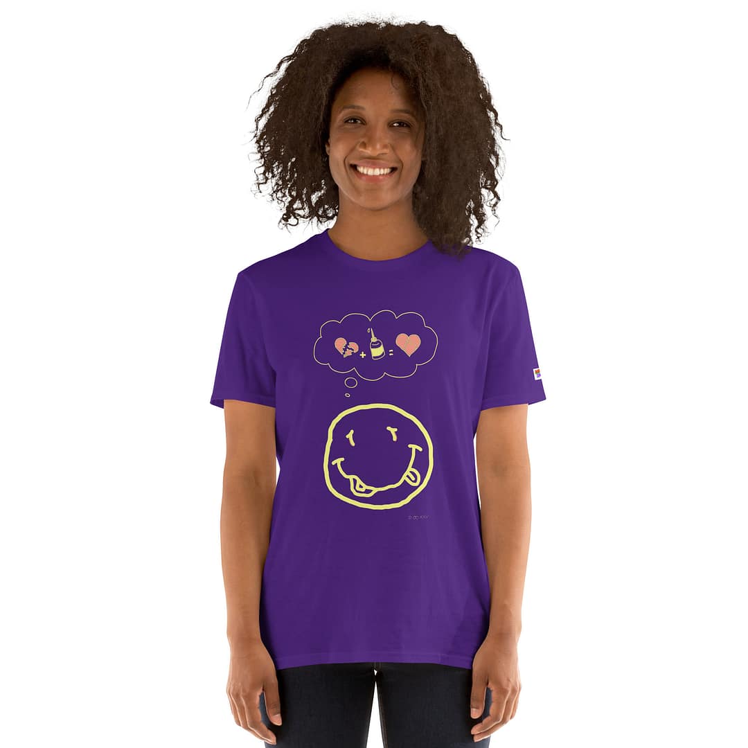 Dark-skinned girl in a purple daddy grunge cartoon shirt with the altered Nirvana smiley and the thought bubble with the glued together heart pieces as a motive.