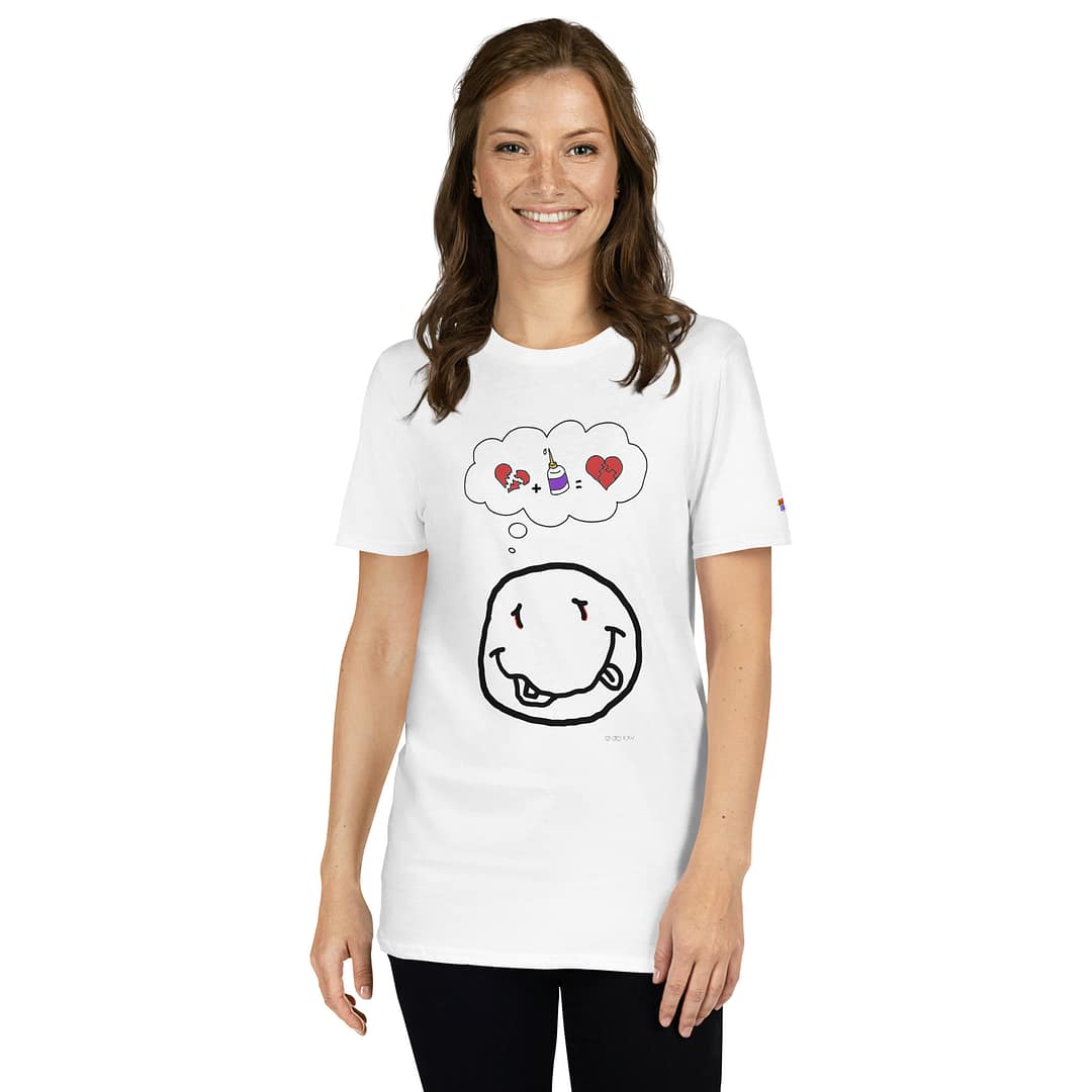 Caucassian girl in a white daddy grunge cartoon shirt with the altered Nirvana smiley and the thought bubble with the glued together heart pieces as a motive.