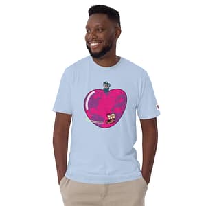 Black guy in a light blue shirt with a cartoon of a swollen violet and purple heart-shaped globe which is sailed by a caravel-like ship having the Celtic knot on its sail. On top of the heart-shaped world is a guy with binoculars and FBI-cap. The left sleeve shows the Daddy Grunge label.